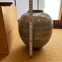 焼物の花瓶の画像