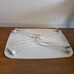 折り畳みテーブルの画像