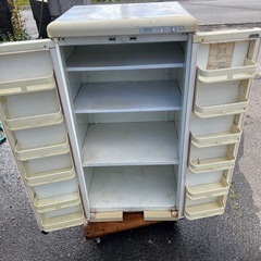 電子レンジの台の画像