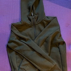 150センチ　男子　ユニクロパーカー2トレーナー1の画像