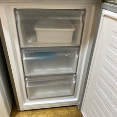 11/4値下げしました⭐️大容量⭐️2022年製 Haier 218L冷蔵庫 JR- NF218B 強化ガラストレイ LED庫内灯 耐熱性能天板 No.7502 KEの画像