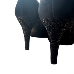 STRAWBERRY FIELDS ブラック スエード ヒールの画像