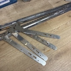 11月15日期限 いざ買うと高いやつ 棚受&棚柱 柱2本＋受4組(8本)で1セットが7セットの画像