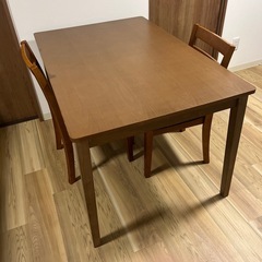 ニトリ　4人掛けテーブル　椅子2脚セットの画像