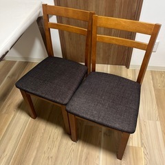 ニトリ　4人掛けテーブル　椅子2脚セットの画像