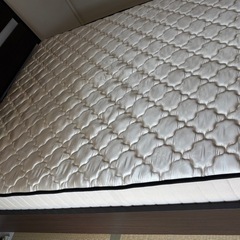 ダブルベッド（幅140cm）＋マットレス／引き取り限定〔板橋区・蓮根駅近く〕の画像