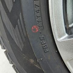 ホイール付きスタッドレスタイヤの画像