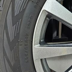 ホイール付きスタッドレスタイヤの画像