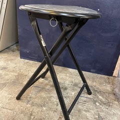 折りたたみ丸椅子の画像