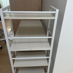 本棚付き机の画像