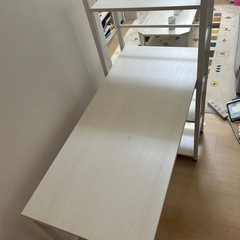 本棚付き机の画像