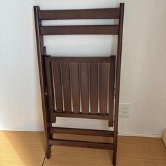 折りたたみ椅子の画像