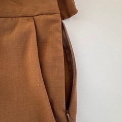 Le souk ブラウン テーパードパンツの画像