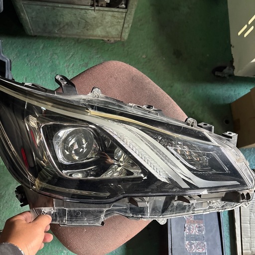 210系クラウンアスリートヘッドライト