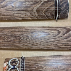 【高級品】在銘 くり甲 すだれ彫 蒔絵装飾 13絃 箏（琴）上角口前仕様の画像