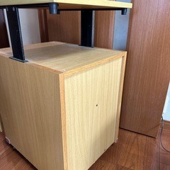 学習机のワゴンの画像