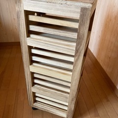 キャスター付きチェストの画像