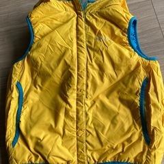 mont-bell ダウンベスト リバーシブル　青・黄の画像