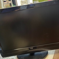 カーボンヒーター　ストーブなど　3点と　空気清浄機　テレビ　合わせて5点セットの画像