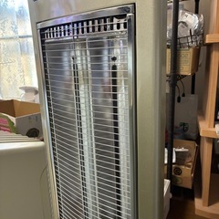 カーボンヒーター　ストーブなど　3点と　空気清浄機　テレビ　合わせて5点セットの画像