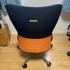 神奈川県横浜市 手渡し限定！定価10万 オカムラ デスクチェア ブラック オレンジの画像
