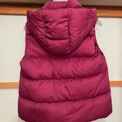 ユニクロ　ウルトラライトダウンベスト　レディースSサイズの画像