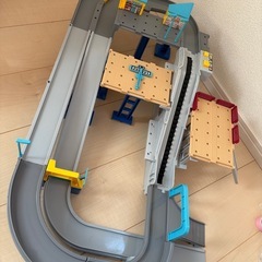 タカラトミー トミカ 2スピードでコントロール! トミカアクション 高速どうろ ミニカー おもちゃの画像