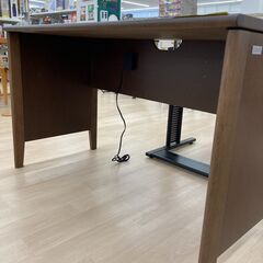 A-456【リユースのサカイ野々市店】ジモティ来店特価‼ デスク 学習机 コンセント 電源タップ付 クリーニング済みの画像