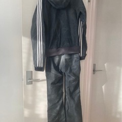 adidasボードウェアの画像