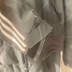 adidasボードウェアの画像