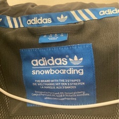 adidasボードウェアの画像