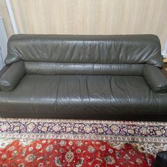 ソファー3脚の画像