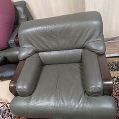 ソファー3脚の画像