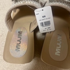 新品未使用　MUUM ストーン付きベージュサンダル　Lサイズ　24センチの画像