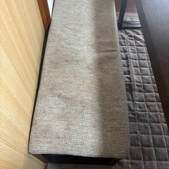 ダイニングテーブルとイスのセットの画像