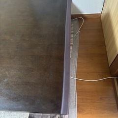 ダイニングテーブルとイスのセットの画像