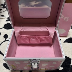 ハローキティ  コスメティックケースの画像