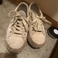 H&M スニーカー　レディース　ベージュの画像
