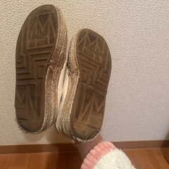 H&M スニーカー　レディース　ベージュの画像