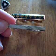 最終値下げ。スーツピンバッチ　ネクタイピン×2の画像