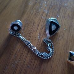 最終値下げ。スーツピンバッチ　ネクタイピン×2の画像