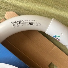 TOSHIBA30形昼光色 の画像