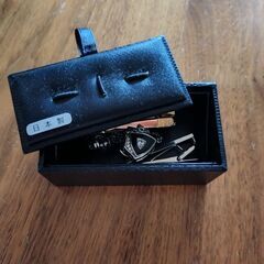 最終値下げ。スーツピンバッチ　ネクタイピン×2の画像