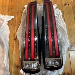ノア80系　純正テールランプ　
新車外しの画像