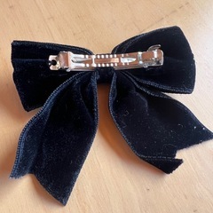 リボン　髪飾りの画像