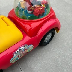 子供の乗り物の画像