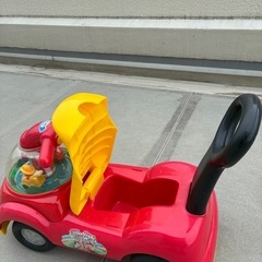 子供の乗り物の画像