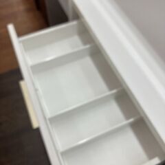 【リユ-スのサカイ広島石内店】ジモティ割！３枚扉オープンボード/クリ-ニング済み/HG-7746/広島市 家具　佐伯区 家具　南区 家具　西区 家具　東区 家具　中区 家具　安佐南区 家具　安佐北区 家具　安芸区 家具　府中町 家具　海田町 家具　熊野町 家具　坂町 家具　廿日市市 家具			 			の画像