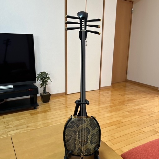 受け渡し終了。六線（沖縄三線）
