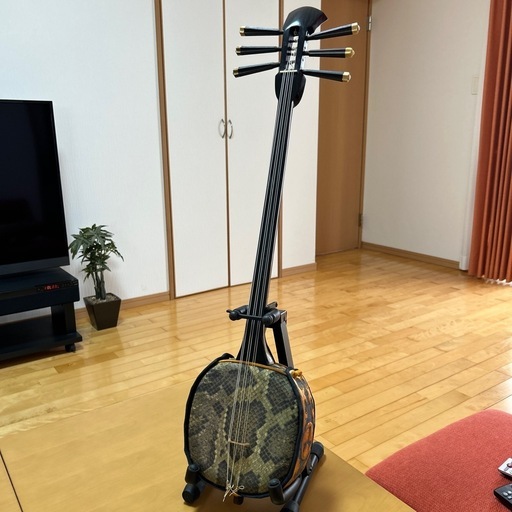 受け渡し終了。六線（沖縄三線）